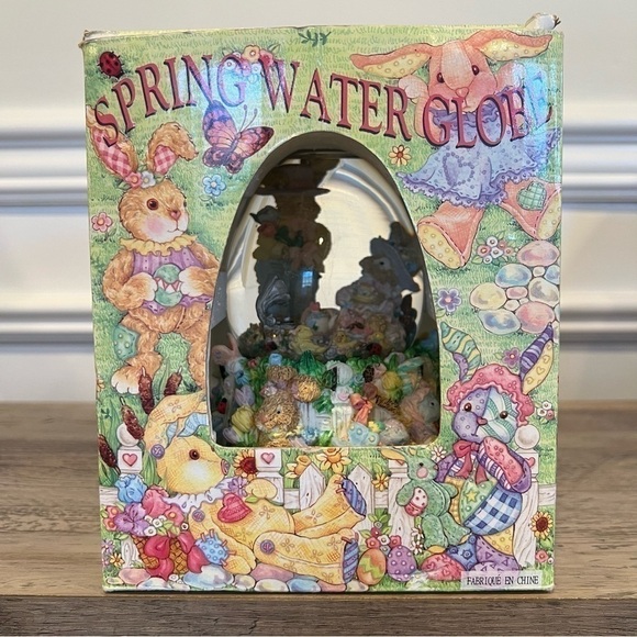 Easter/Spring Musical Water Globe Easter Bunny Water Globe - Picture 3 of 17